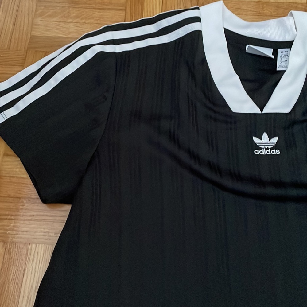 Adidas top - Picture 2 of 2